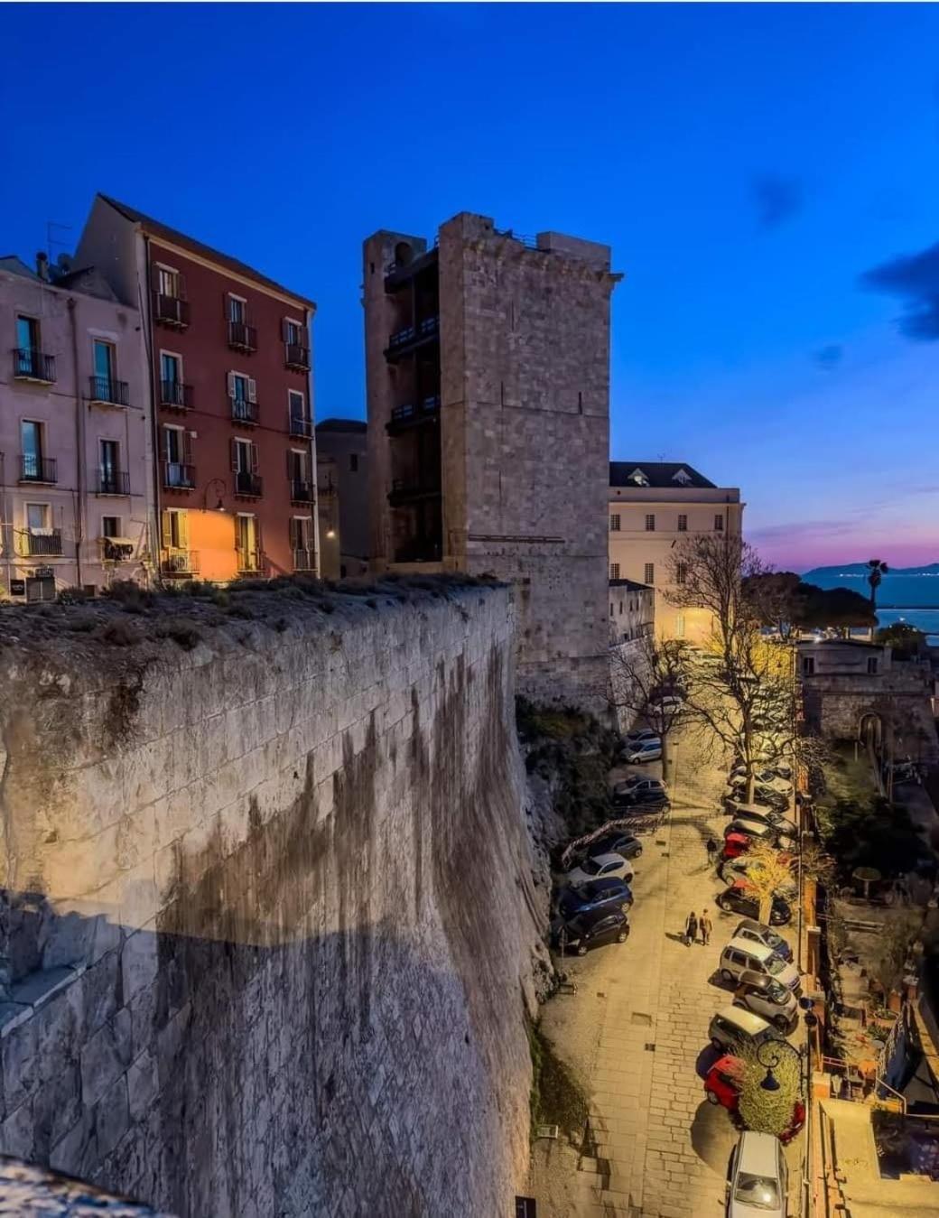 Stupenda Suite A Cagliari Piazza Galilei المظهر الخارجي الصورة